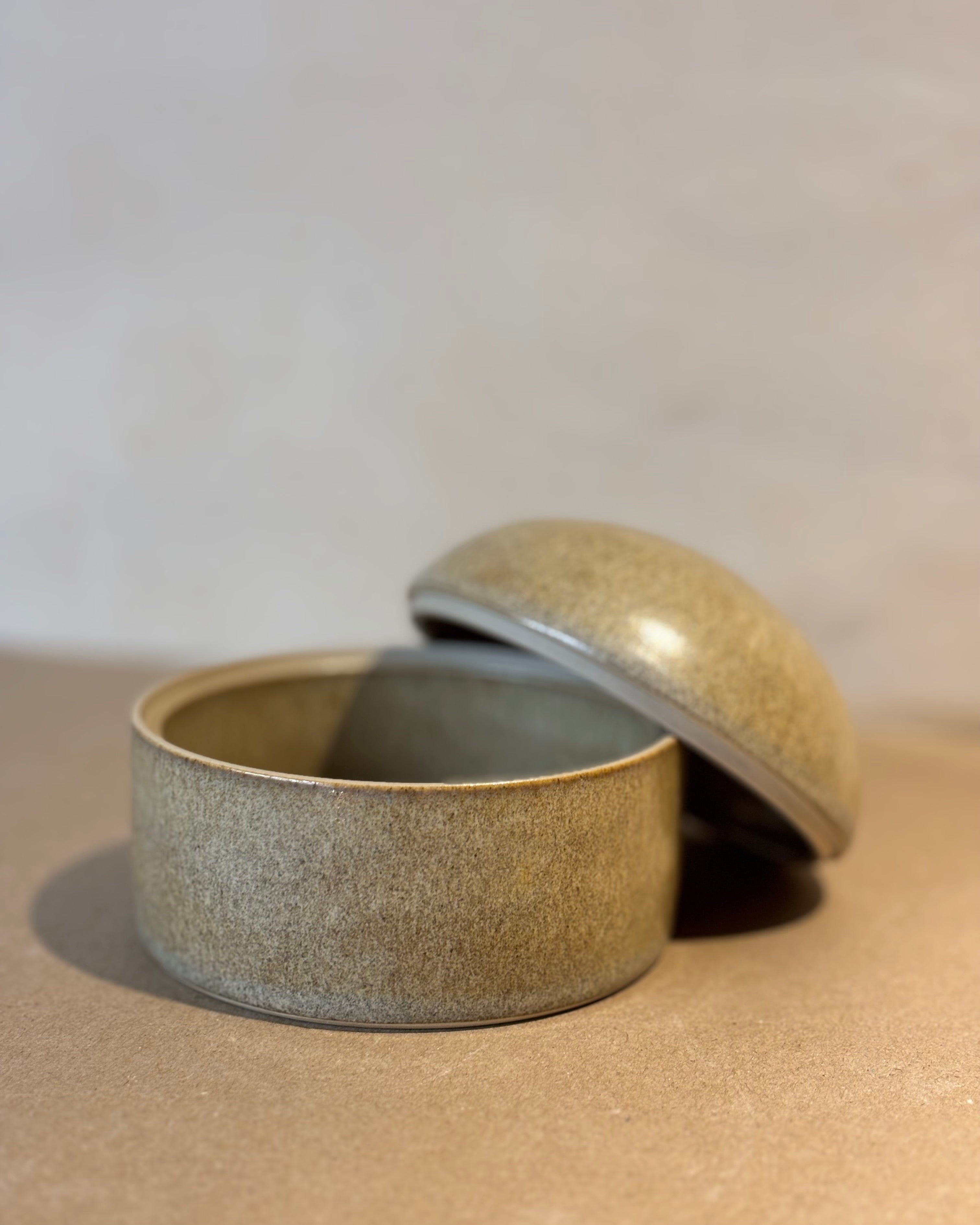 Lågkrukke, sand