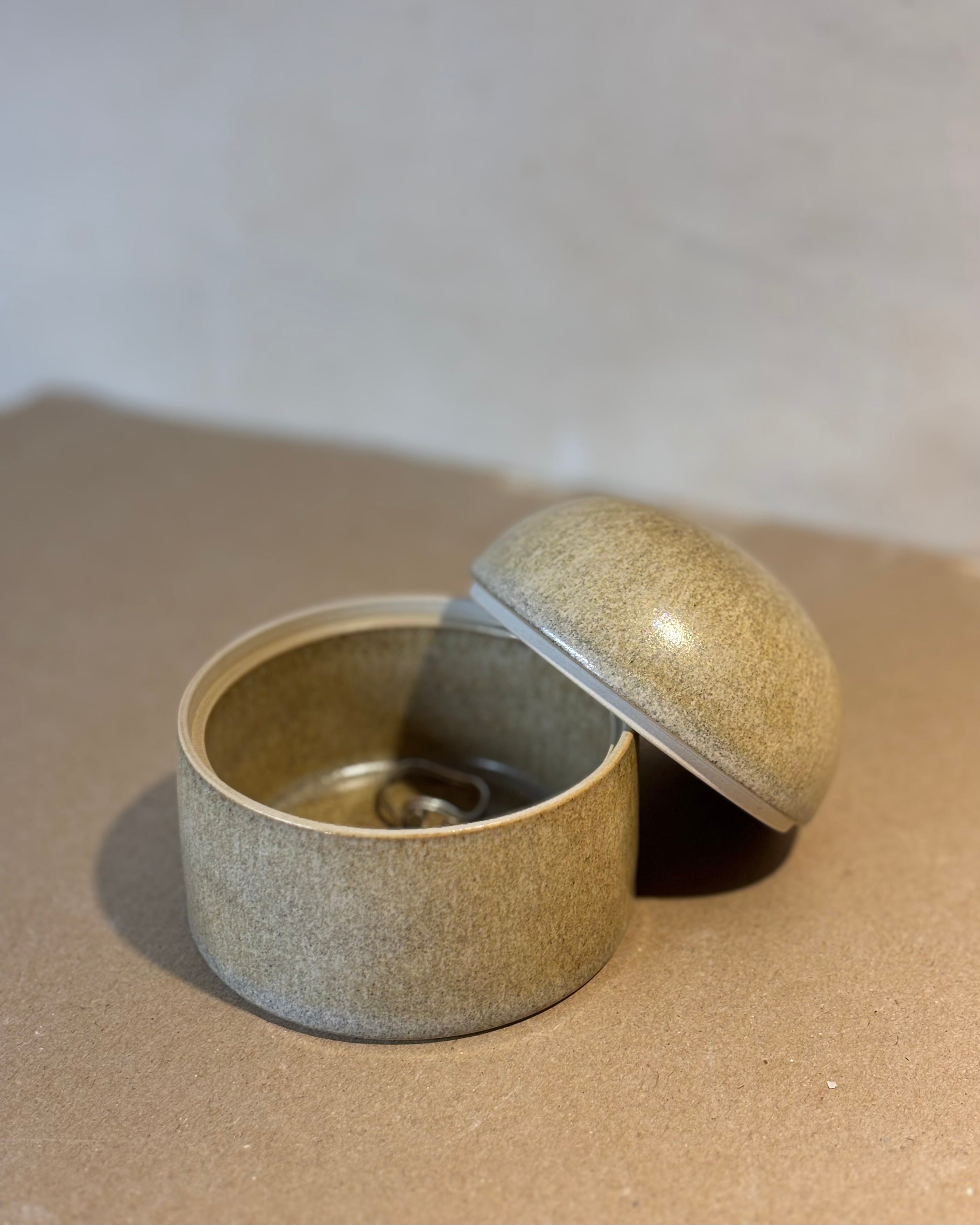 Lågkrukke, sand
