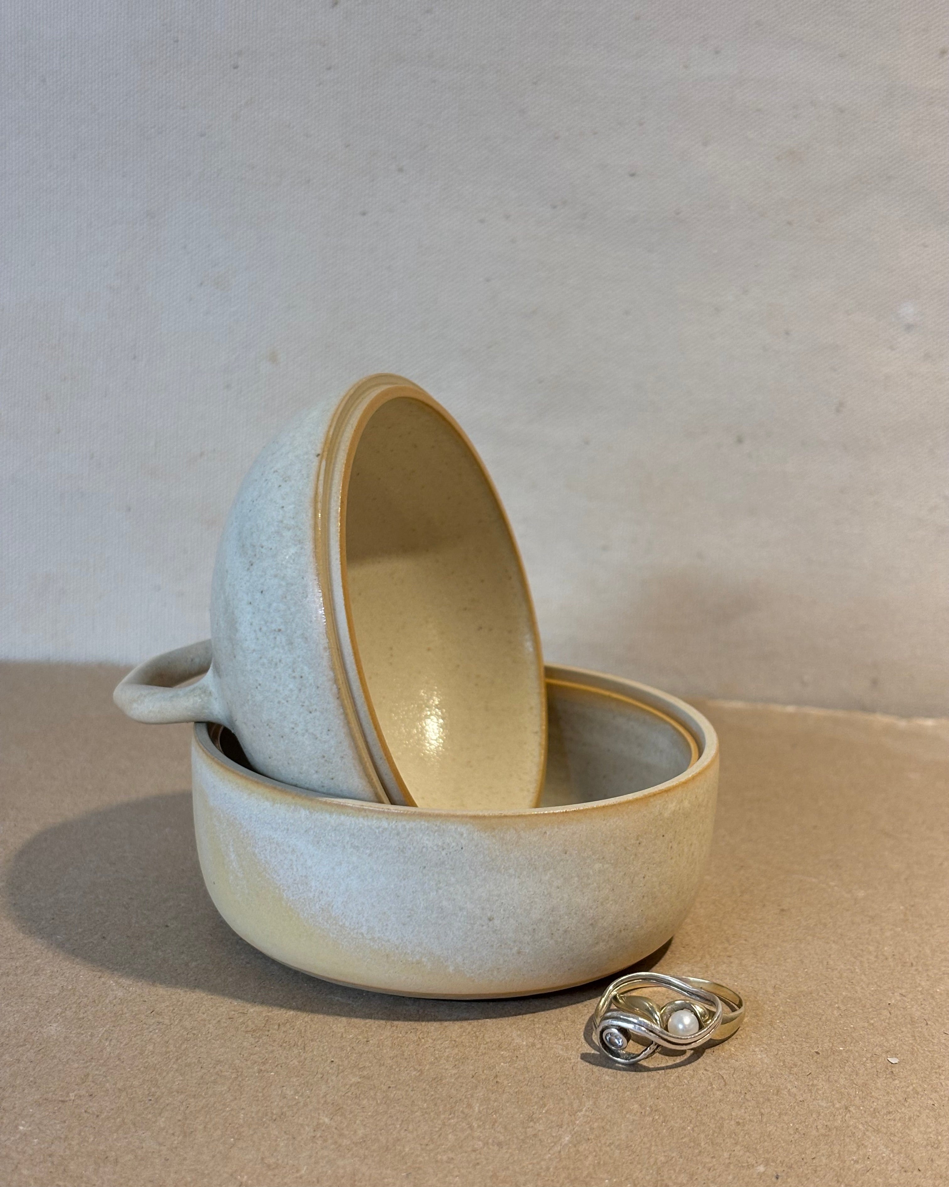 Lågkrukke m hank, beige