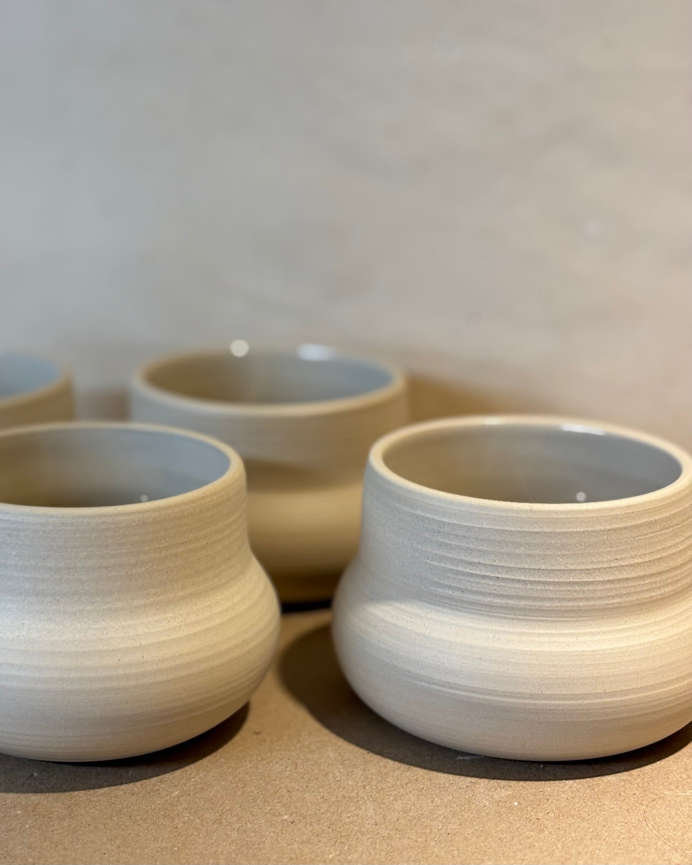 Rillet & rå kop, blank