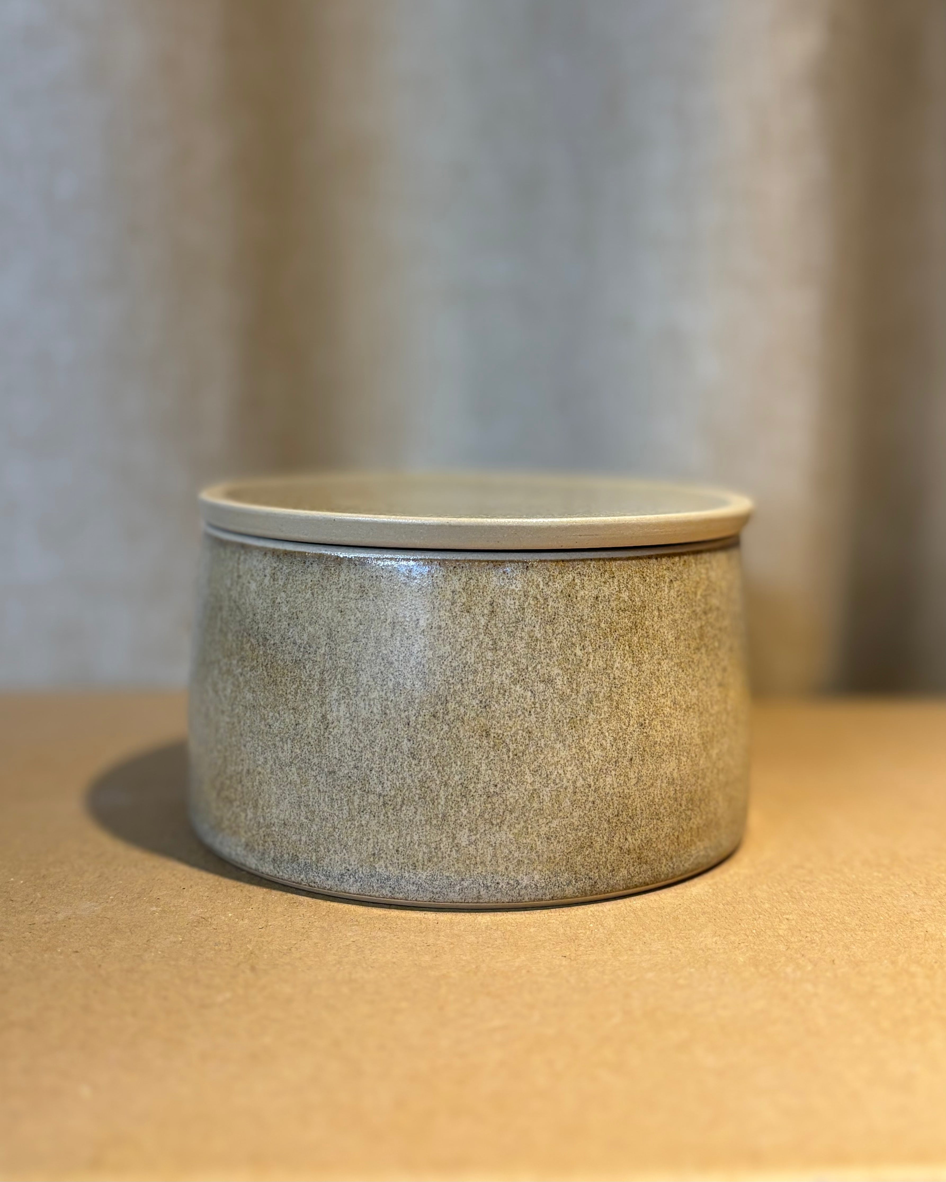 Smørkrukke, sand
