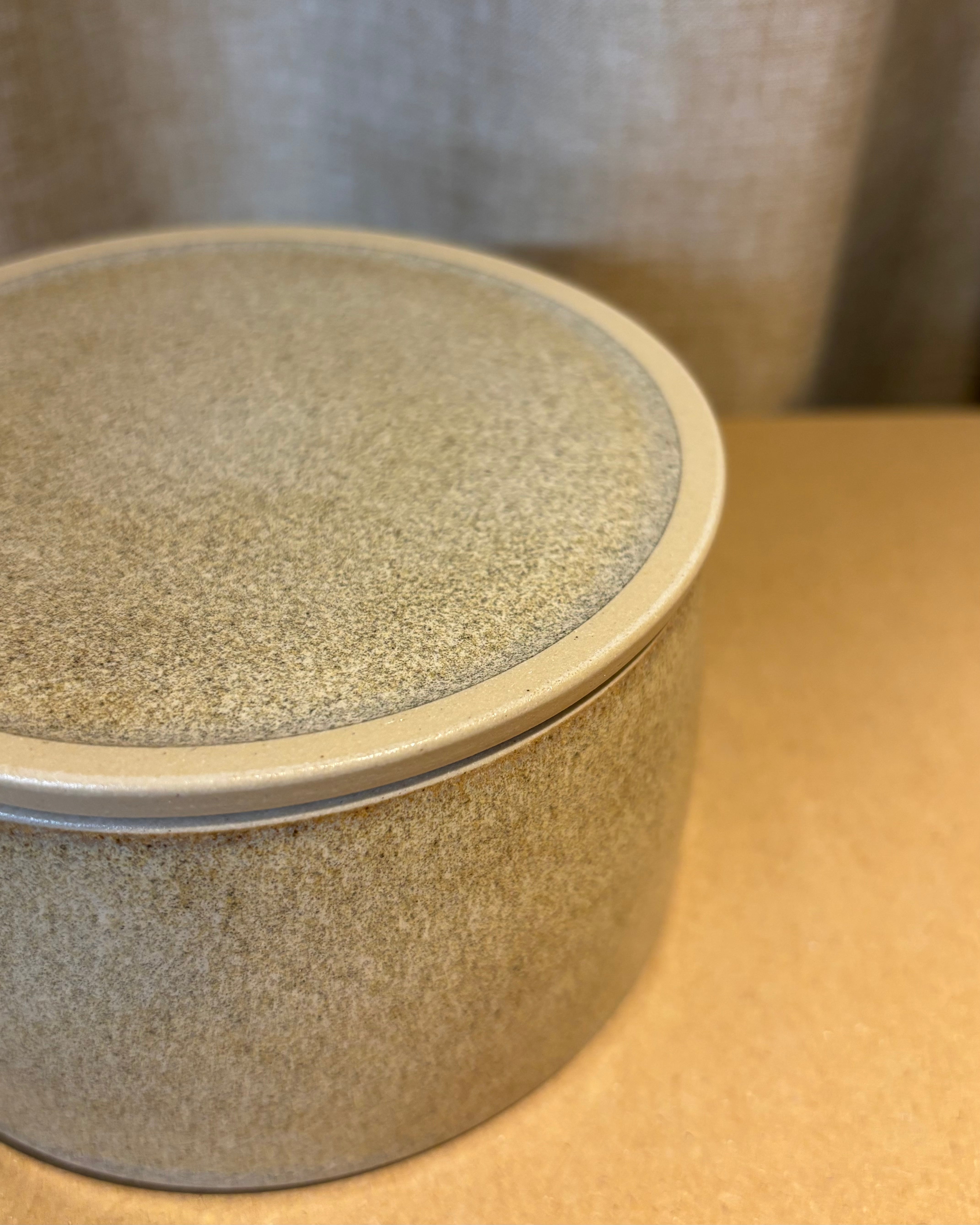 Smørkrukke, sand