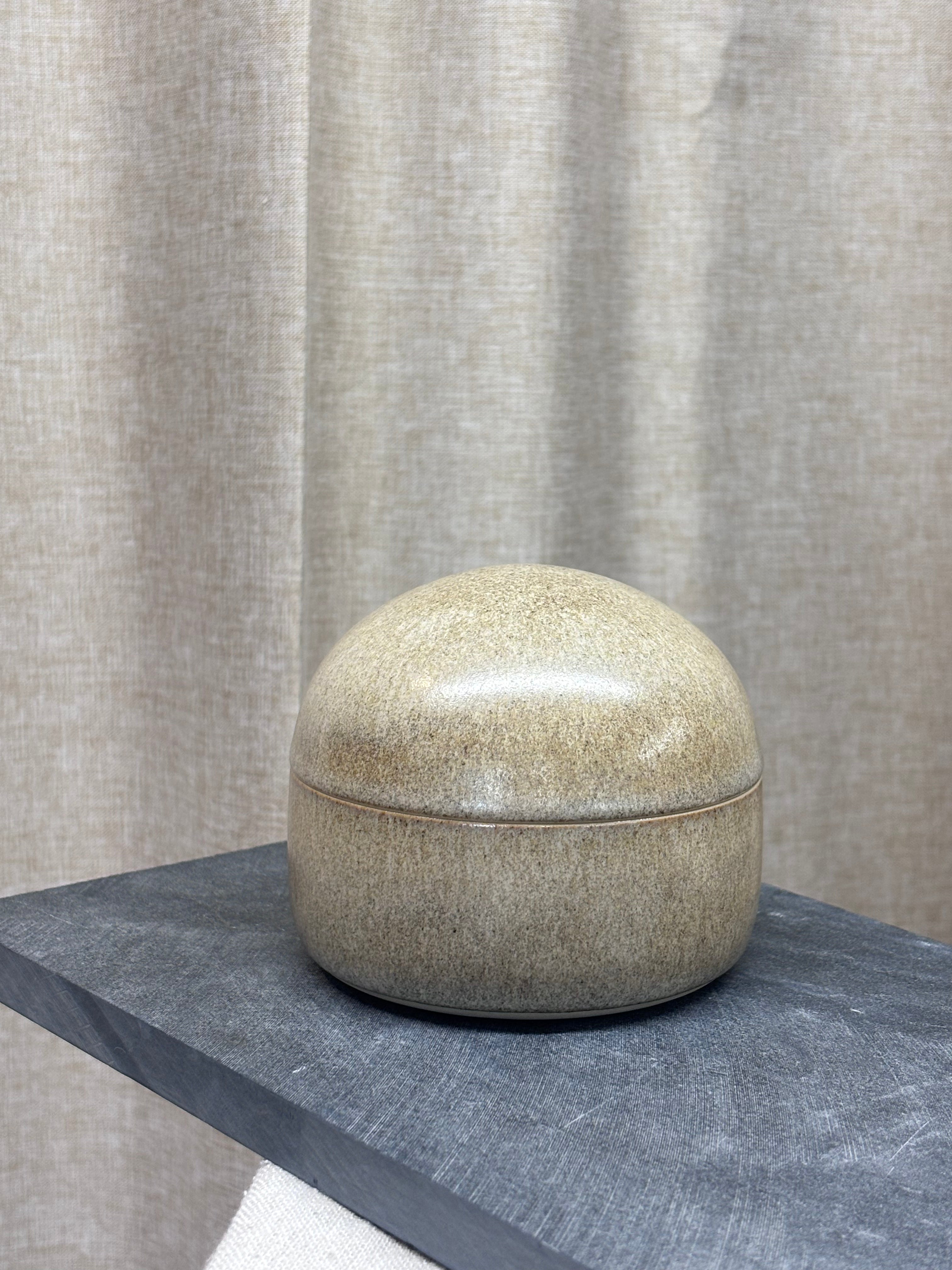 Lågkrukke, sand