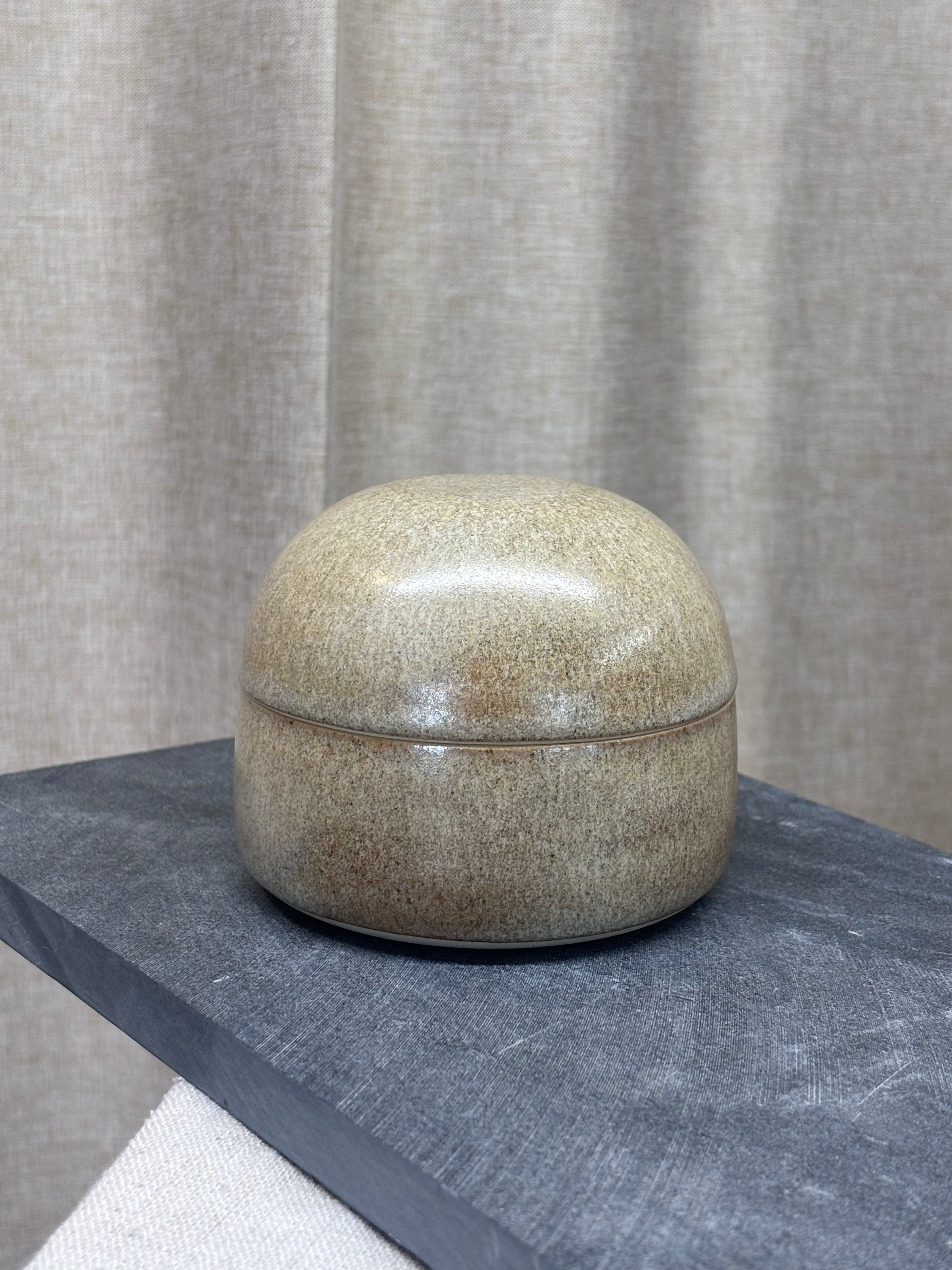 Lågkrukke, sand
