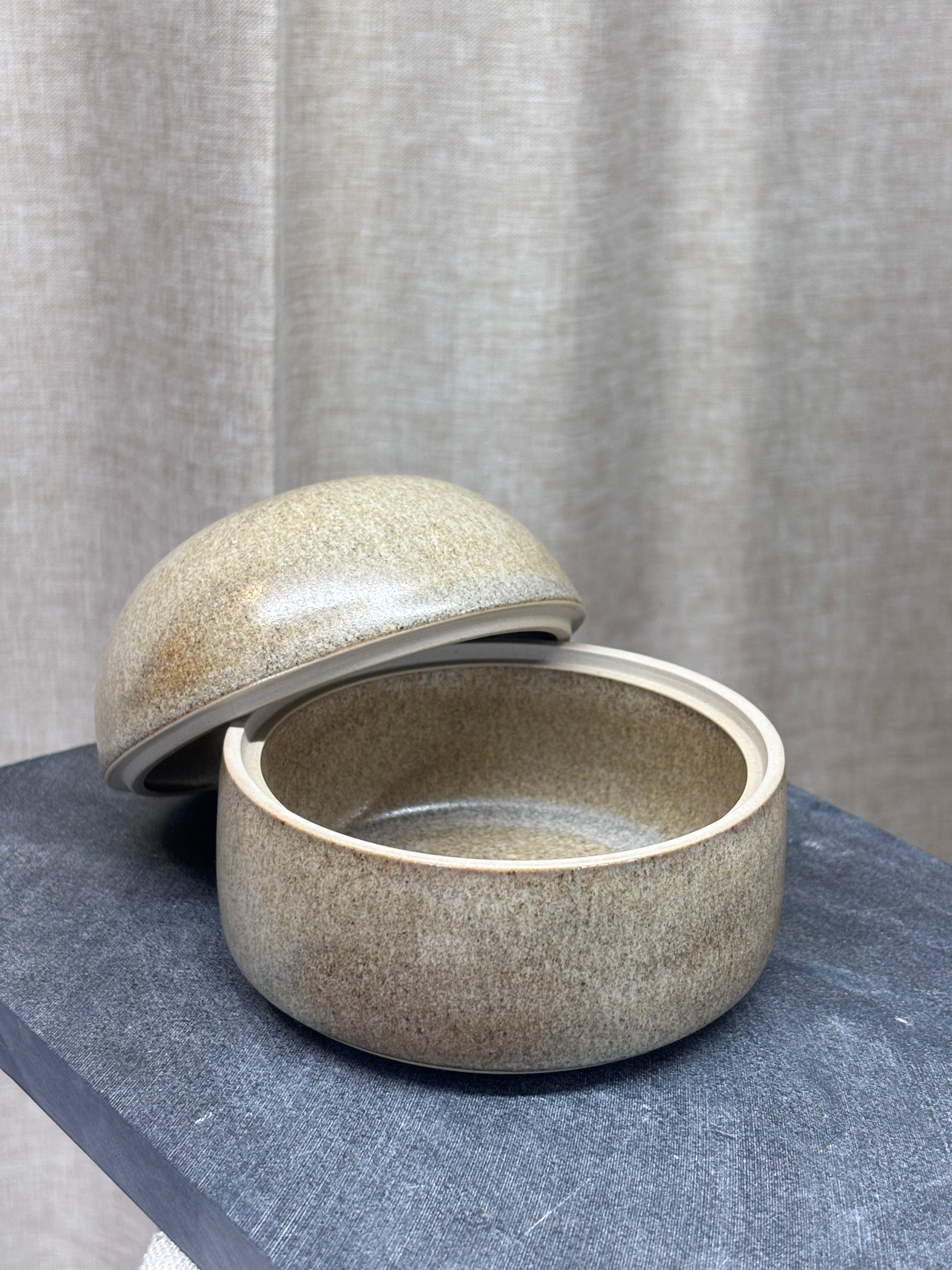 Lågkrukke, sand