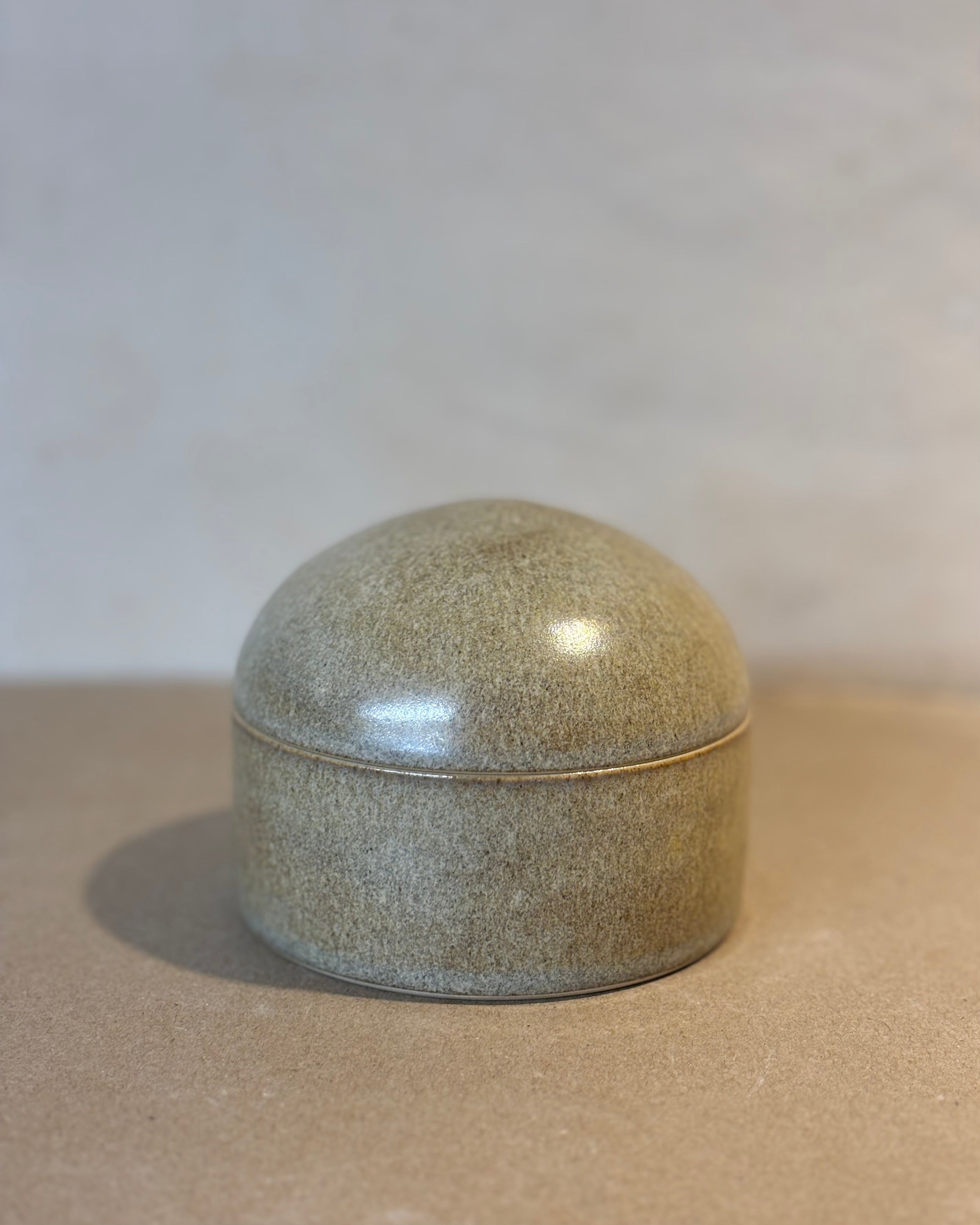 Lågkrukke, sand