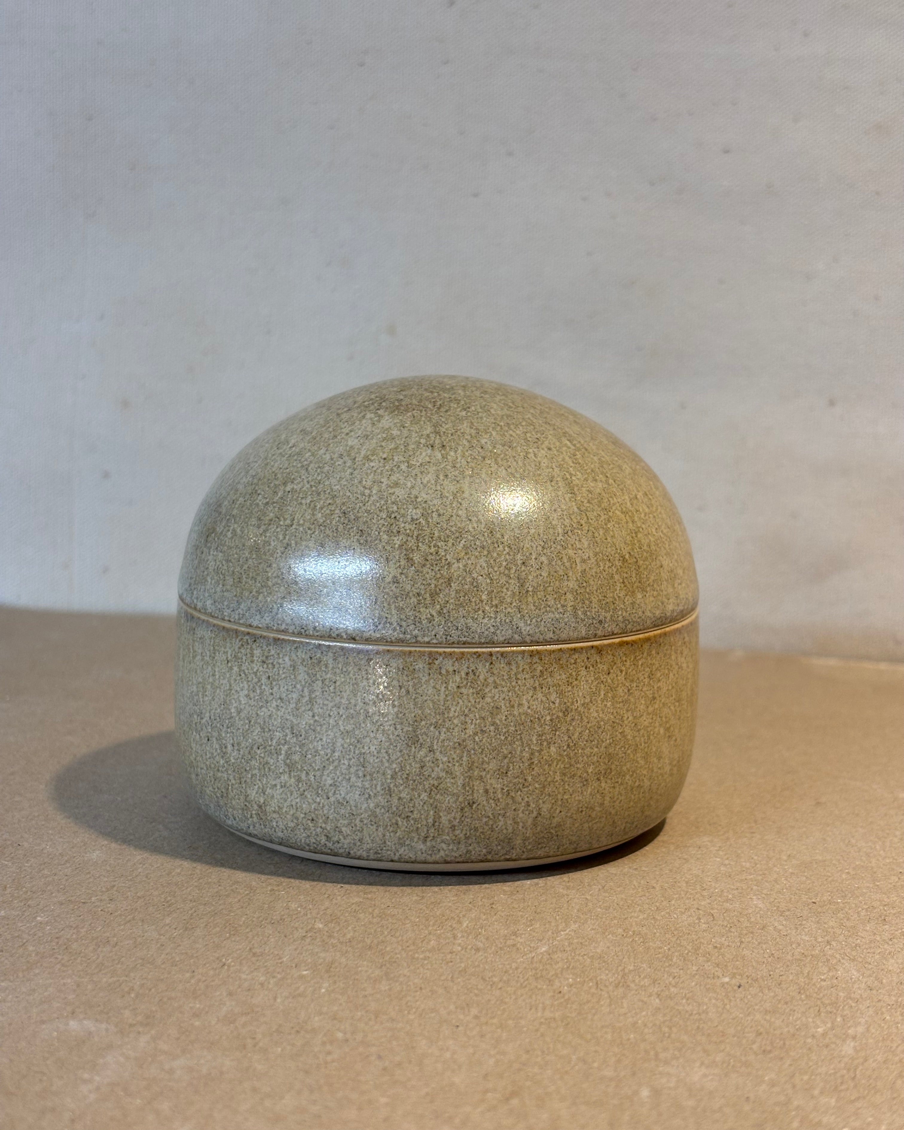 Lågkrukke, sand