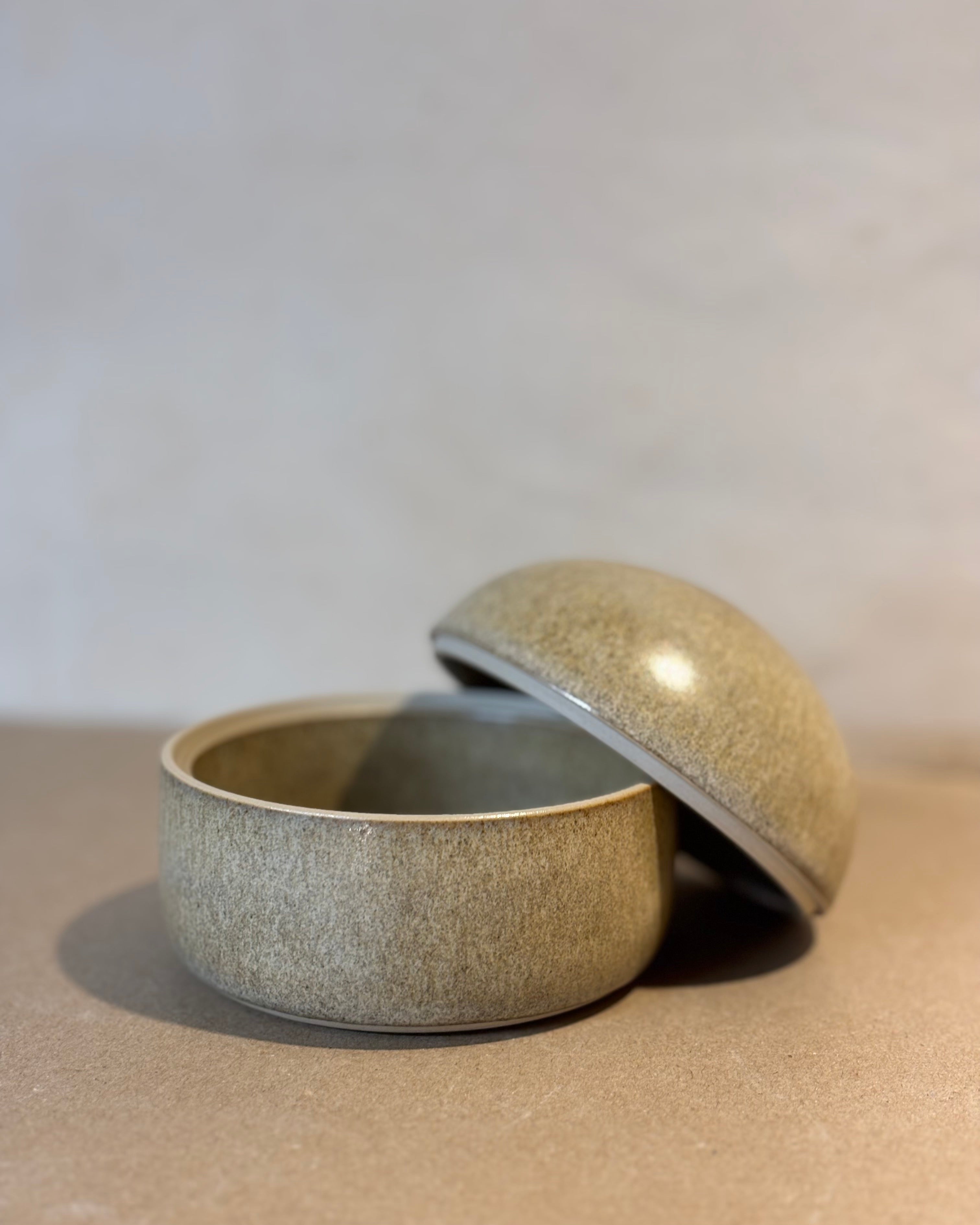 Lågkrukke, sand