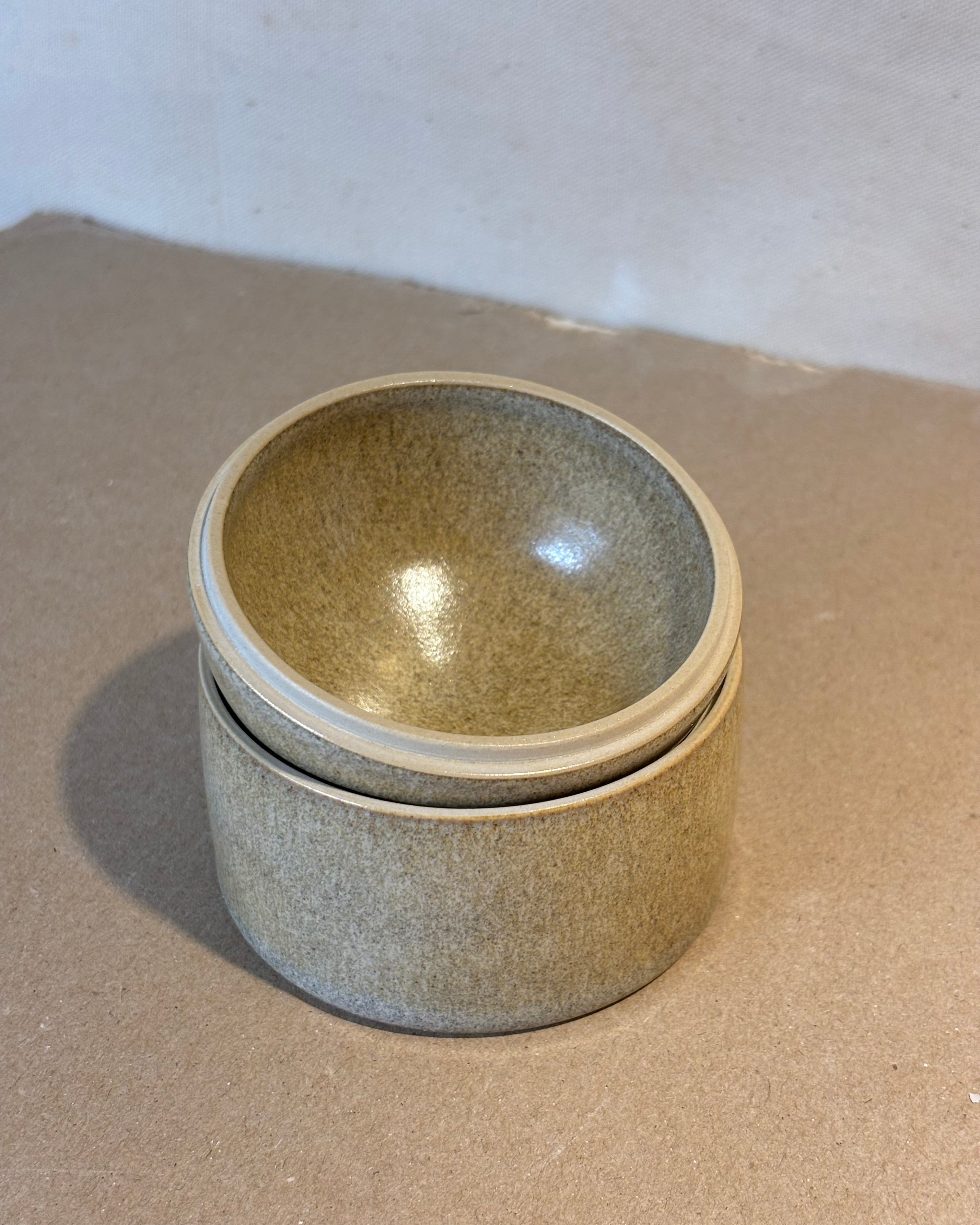 Lågkrukke, sand