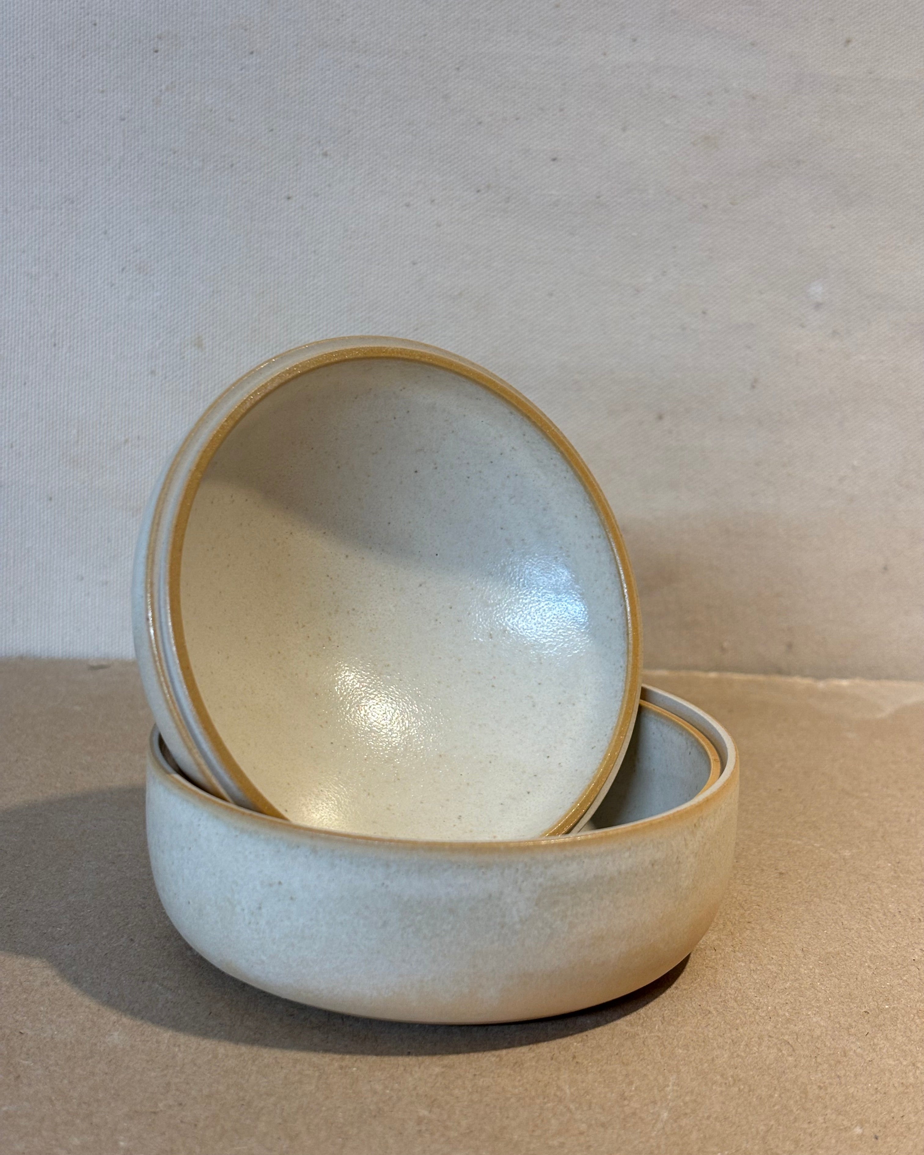 Lågkrukke m hank, beige